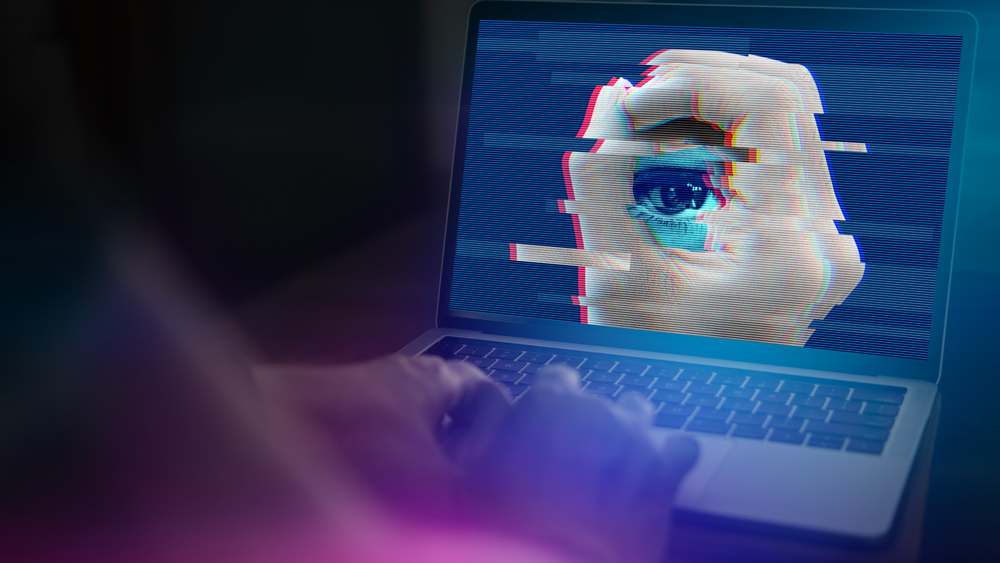 Bevakade anställd med webbkamera  – nu prövas fallet i domstol
